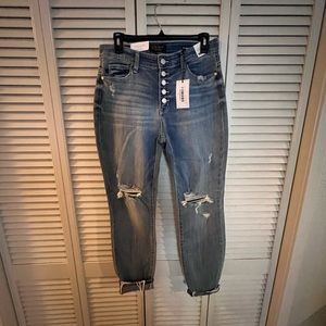 Relaxed fit. Judy blue